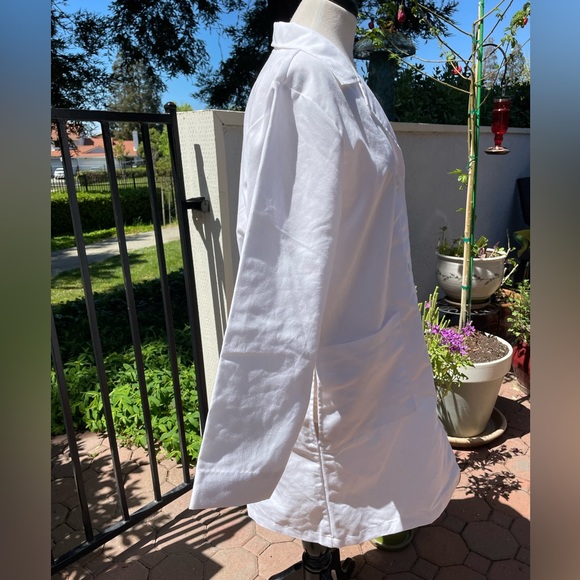 NWT Metalabs Women’s 37” lab coat | Size M - Picture 4 of 13